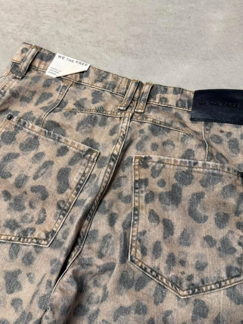 Free People Good Luck Barrel Jeans Leopard Print Animal Print Size 27 NWT - Picture 7 of 8